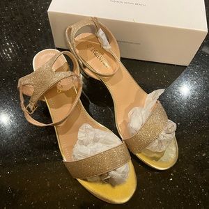 Glitter platform gold shoes! Size11